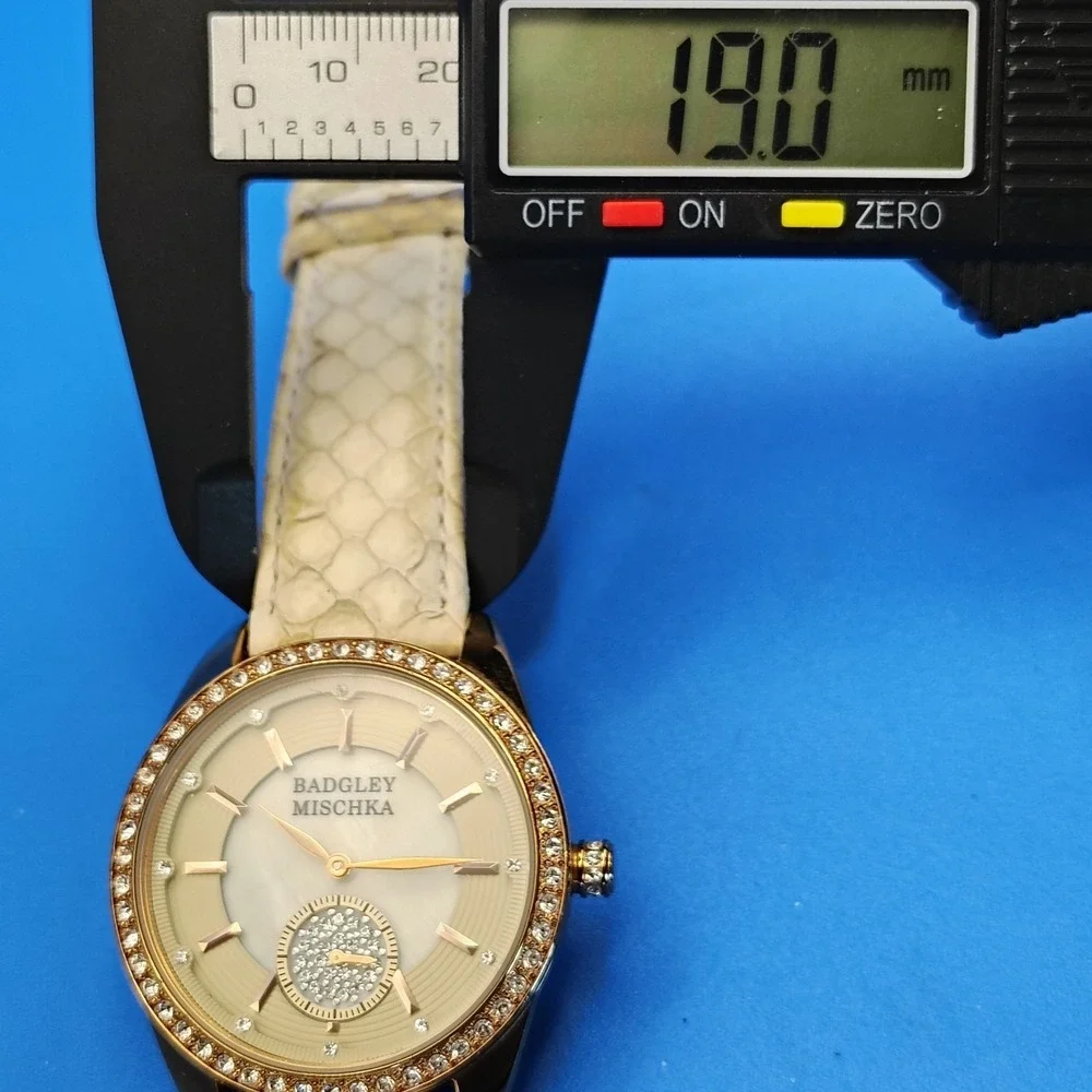 Vintage 2006 Bradgley Mischka Mother of Pearl 40mm Womens Watch Snake Skin Strap